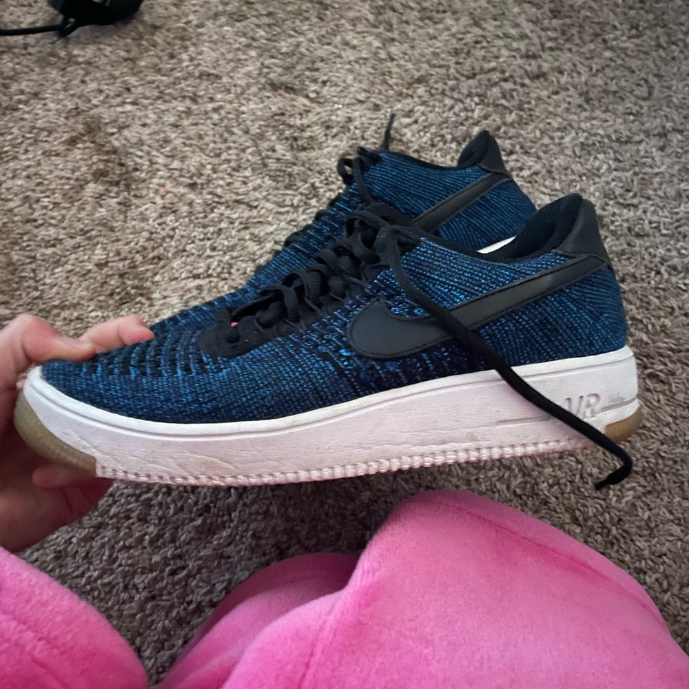 NIKE FLYKNIT AIRFORCE SIZE 7.5 W